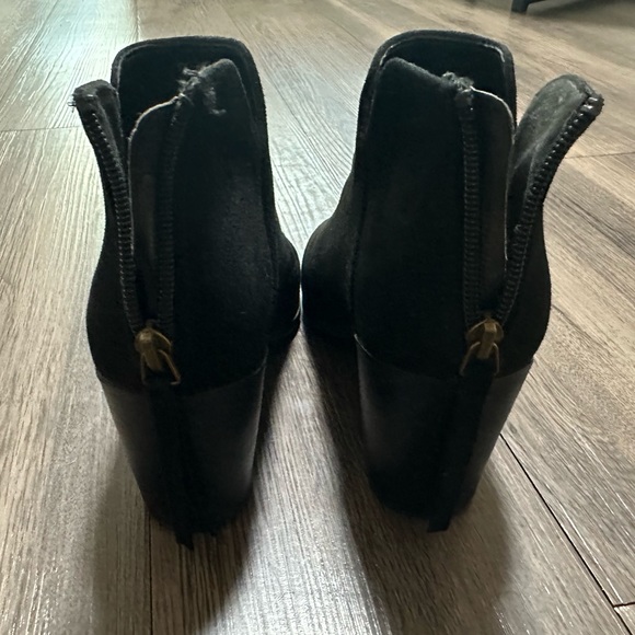 Forever21 Brand Black Suede Ankle Boots with Zipper - Picture 5 of 5